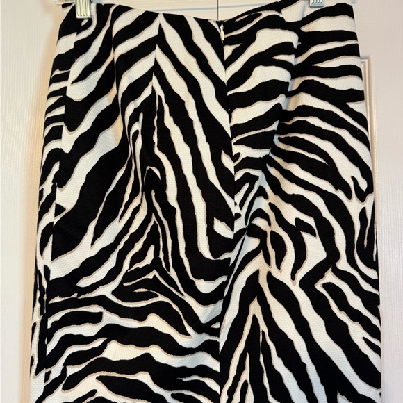 White House Black Market Zebra Print Women's Skirt zipper size 2P, NWTS - Picture 4 of 13